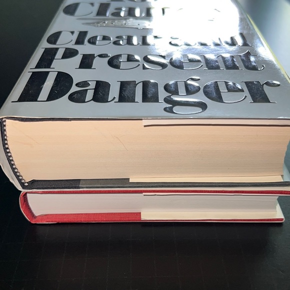 Tom Clancy hardcovers: The Hunt for Red October & Clear and Present Danger - Picture 8 of 14